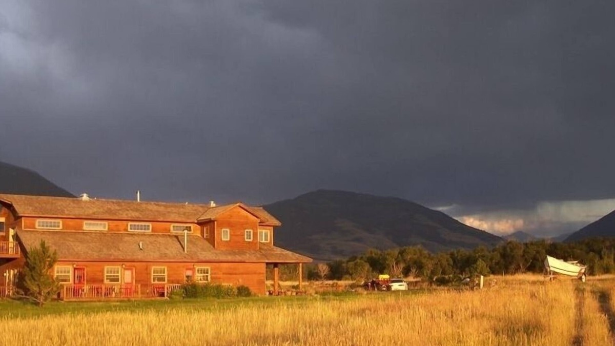 Livingston Cabin | Beautiful Lodge on the Yellowstone River!