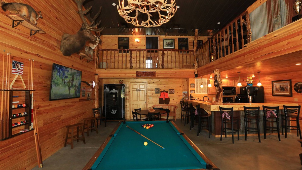 Independence Cabin | Beautiful Lodge Style Living. Hunting And Fishing Available. Pet Friendly.