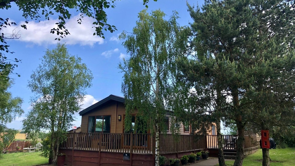Warkworth Cabin | Beautiful lodge with hot tub in the heart of the Northumberland countryside