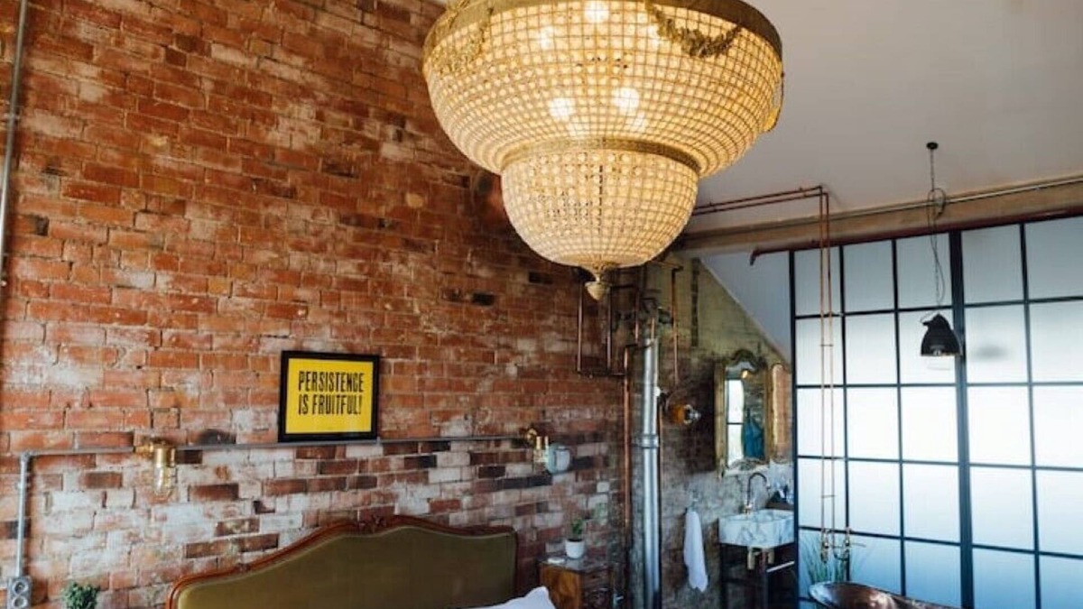 Loughborough Apartment | Beautiful Loft Apartment with Hot Tub and Sauna