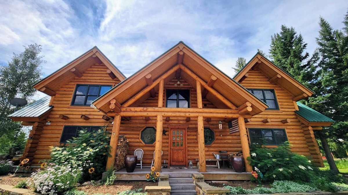 Crested Butte South House | Beautiful log cabin home on the east river! Private hot tub and fishing access!