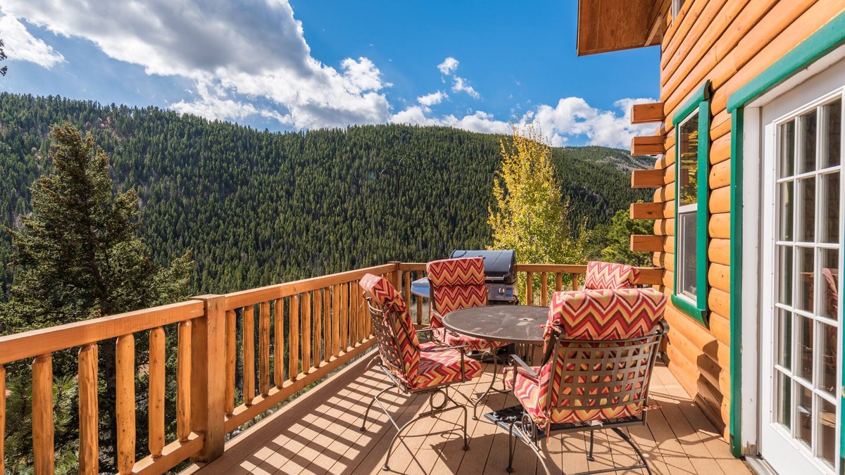 Idaho Springs House | Beautiful Log Cabin Nestled in the Mountains, Hot Tub Under the Stars