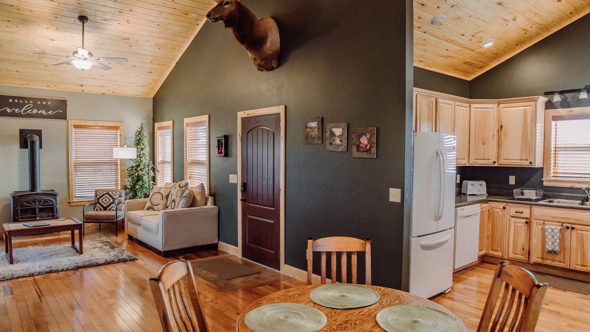 Montrose Cabin | Beautiful log cabin 7 miles from Black Canyon National Park