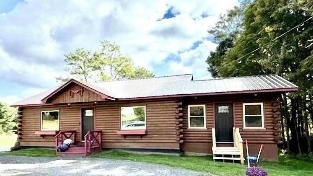 Johnsburg Cabin | Beautiful log cabin close to all the wonders of the Adirondacks!