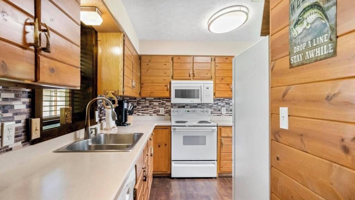 Alanson House | Beautiful Log Cabin on the River with Hot Tub