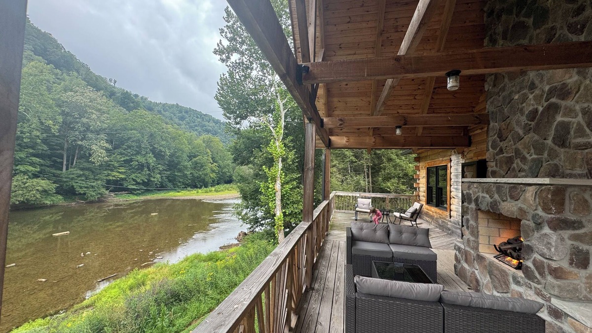 Maysel Cabin | Beautiful Log cabin, River side, dual fire places, breathtaking views, WiFi