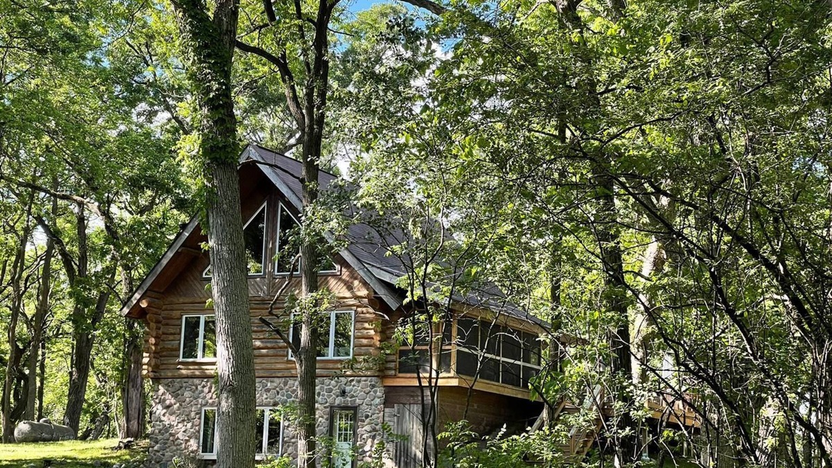 Lake Geneva House | Beautiful Log Cabin Retreat on 6 Acres of Forest Only 10 Minutes to Lake Geneva.