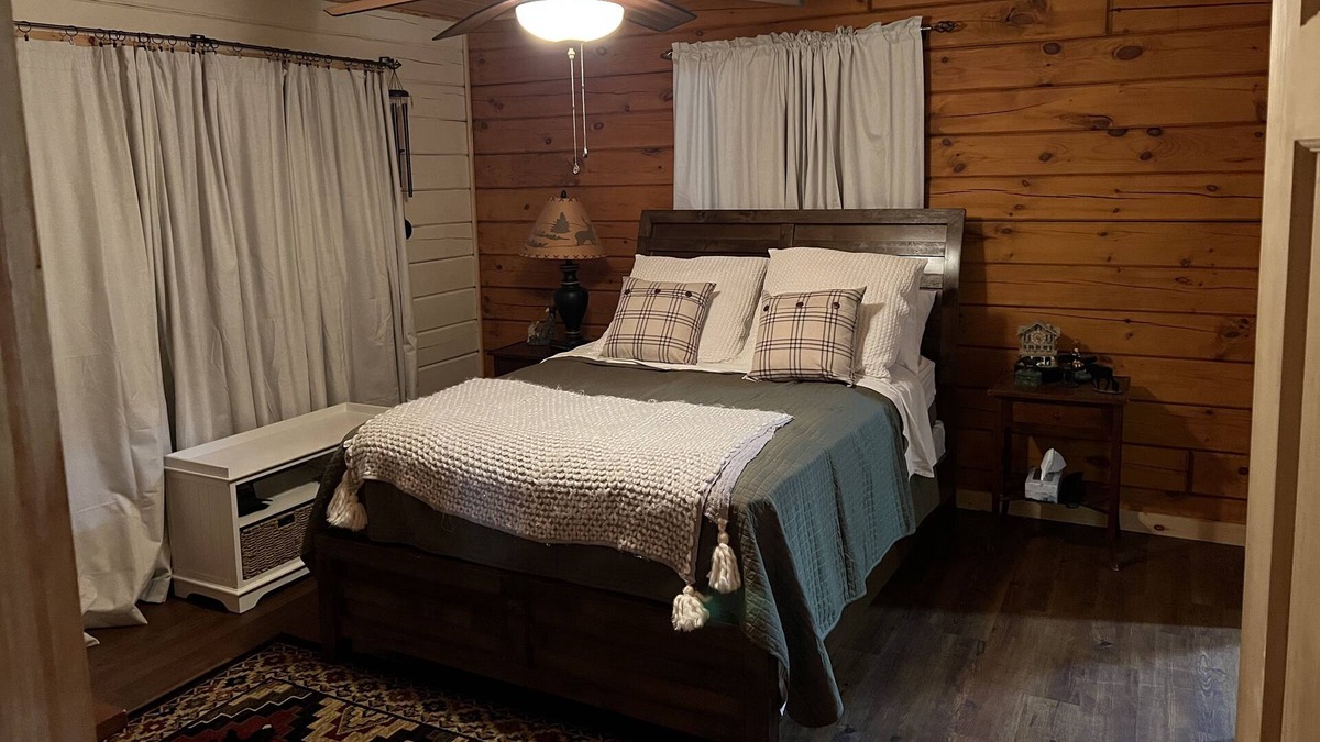 Forestport Cabin | Beautiful log cabin nestled in the southern tip of the Adirondack Mountains