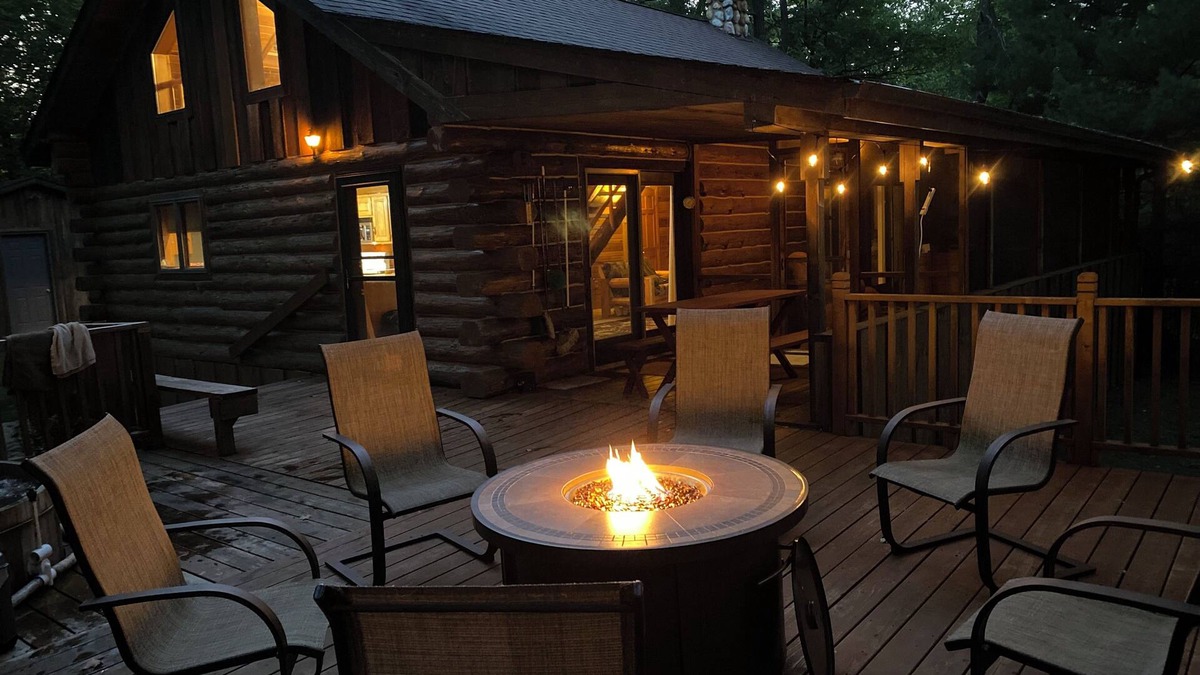 Hackensack Cabin | Beautiful Log Cabin on Trillium Lake with Sauna & Pontoon included! GREAT RATES!