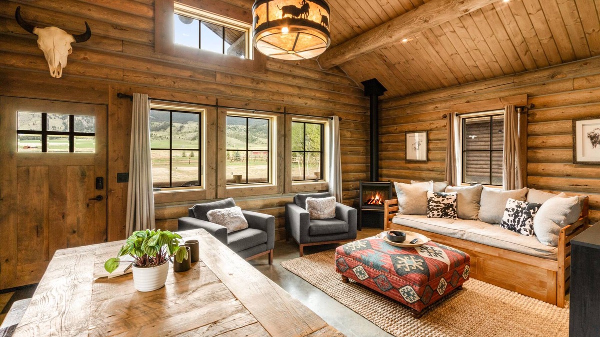 Livingston Cabin | Beautiful Log Cabin Near Yellowstone Park