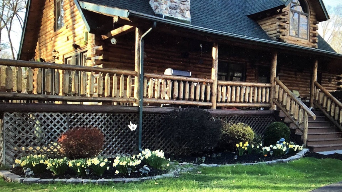 New Paltz Cabin | BEAUTIFUL LOG CABIN
