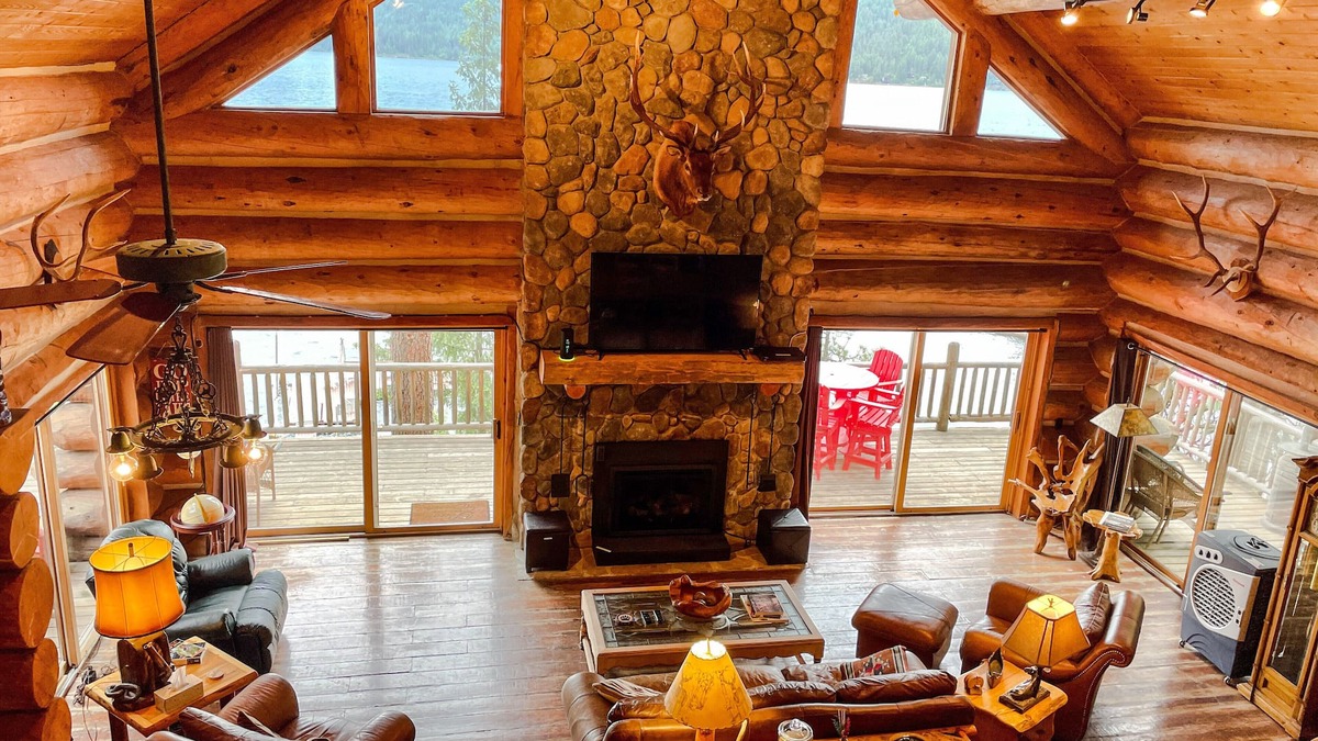 Coeur d'Alene House | Beautiful Log Cabin w/Beachfront & Stunning Lake Views in Coeur d'Alene Idaho.