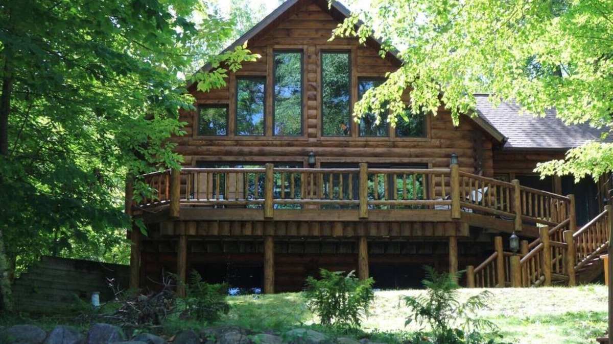 Hayward Cabin | *Beautiful Log Cabin with Sauna*