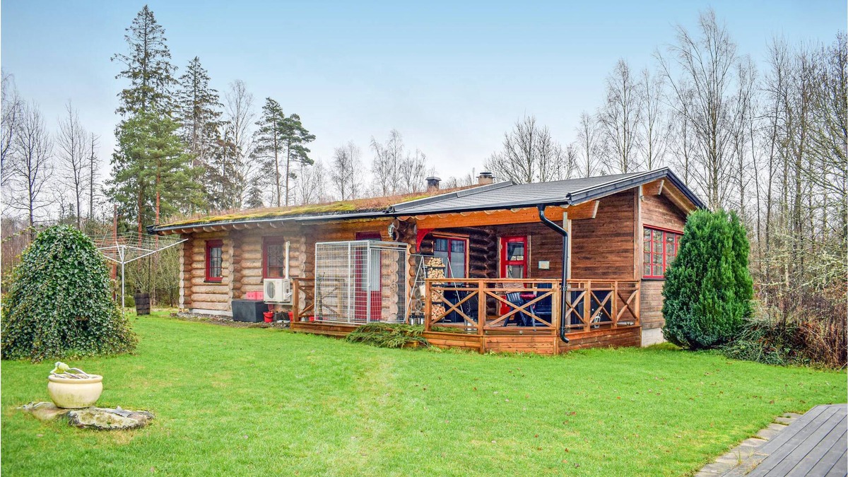 Ryd House | Beautiful log cabin with panoramic view of the Hönshyltefjord in Ryd in Tingsryd municipality.