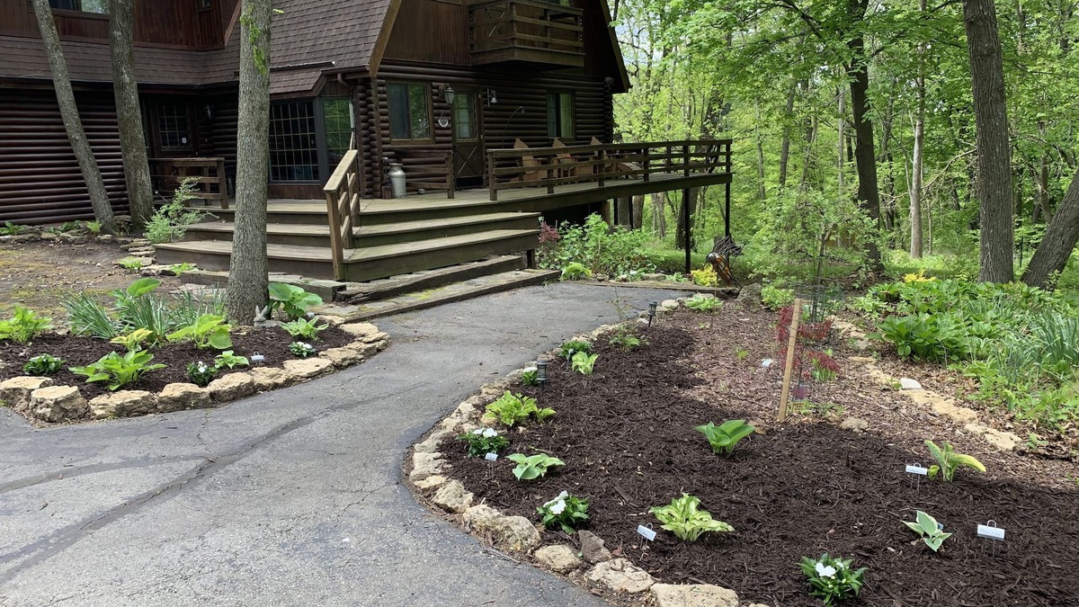 The Galena Territory Cabin | Beautiful Log Cabin with Fireplace, Fire Pit, Hot Tub & Wifi