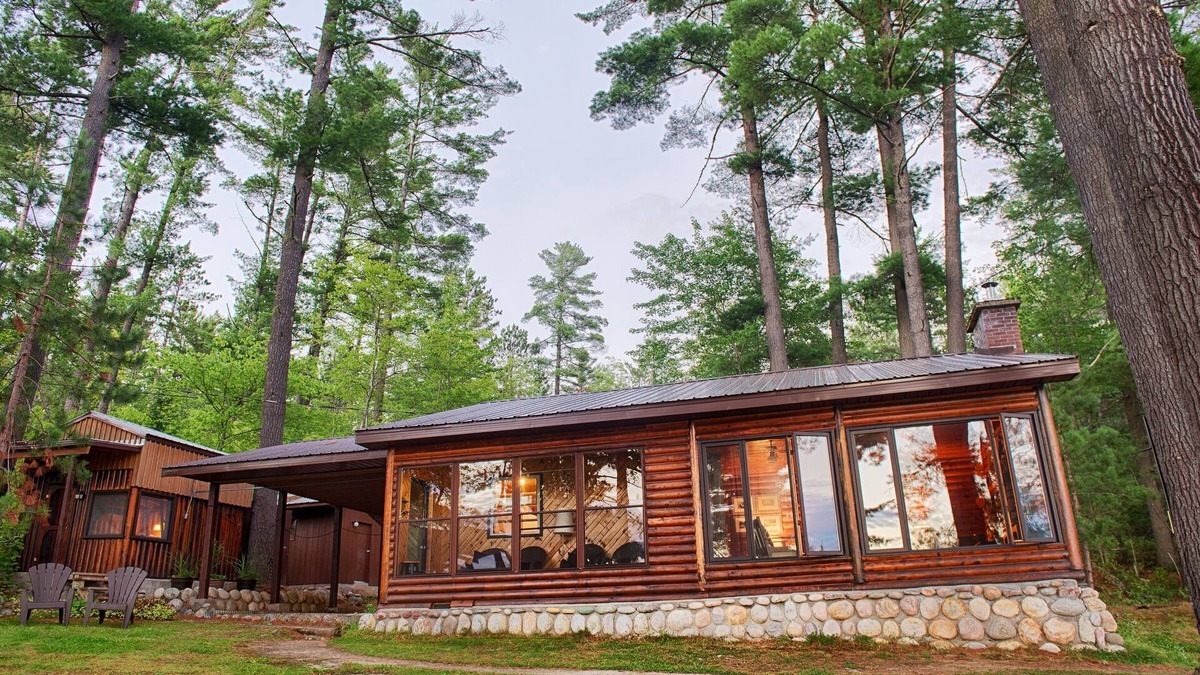 Mattawa Cottage | Beautiful Log Cottage on Historic Mattawa River - Lake Chantplein
