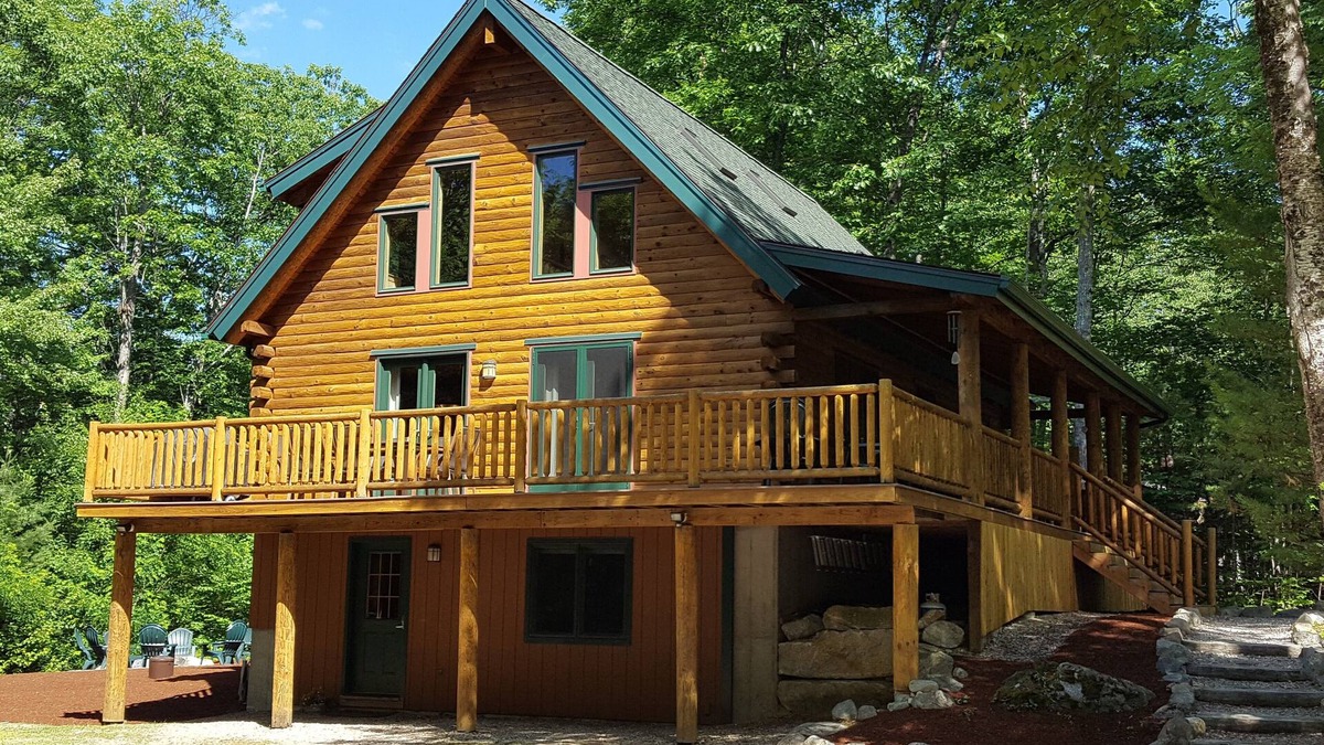 Moultonborough House | Beautiful Log Home in Suissevale on Lake Winnipesaukee with Beach Access