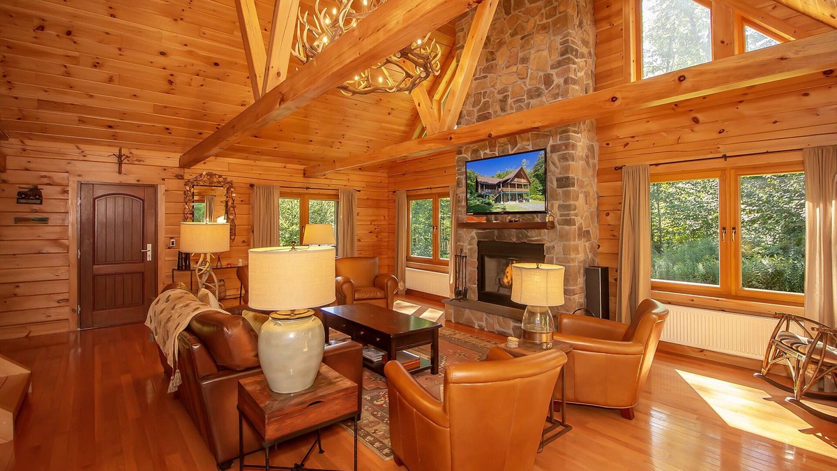 West Dover Cabin | Beautiful log home close to Mt. Snow with hot tub and sauna.