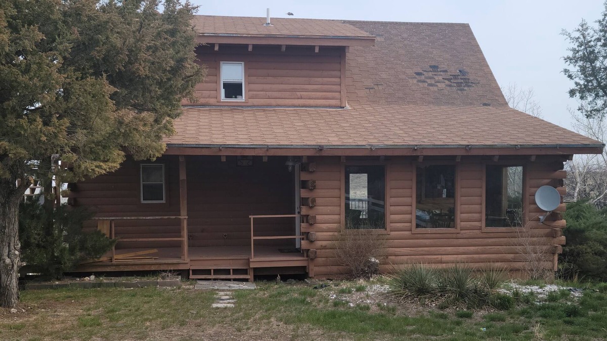 Jackson County Bed & Breakfast | Beautiful log home with a great view of the badlands national park.