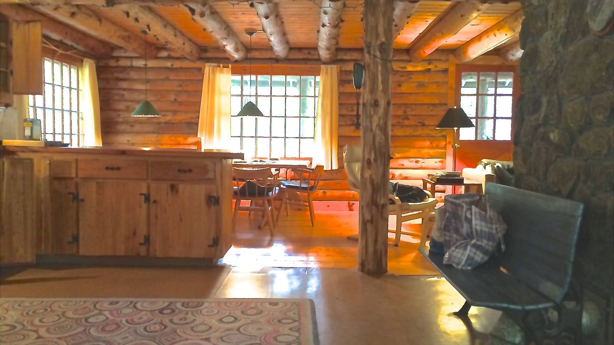 Granville House | Beautiful Log House on 14 acres with level 2 EV charger