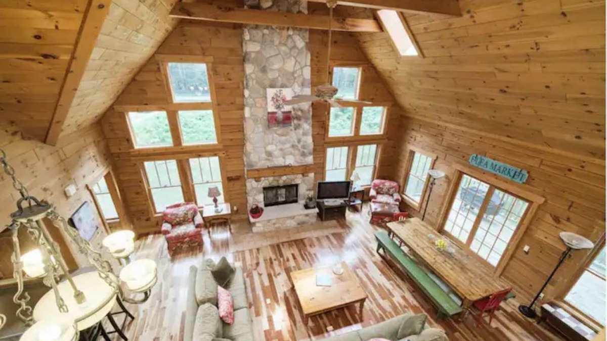 Onekama House | Beautiful Log Lodge Retreat near Beach, Dunes, Golf