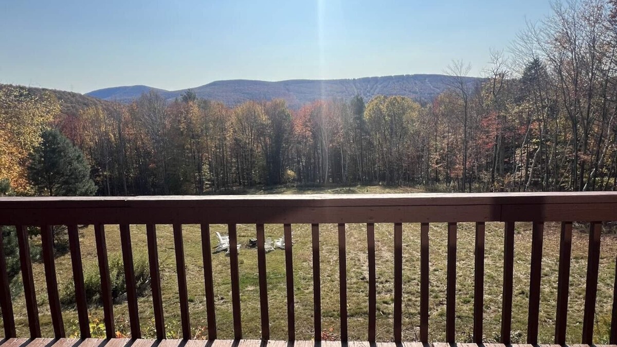 Pine Hill Cabin | Beautiful Log Ski Cabin w/Belleayre Mtn Views