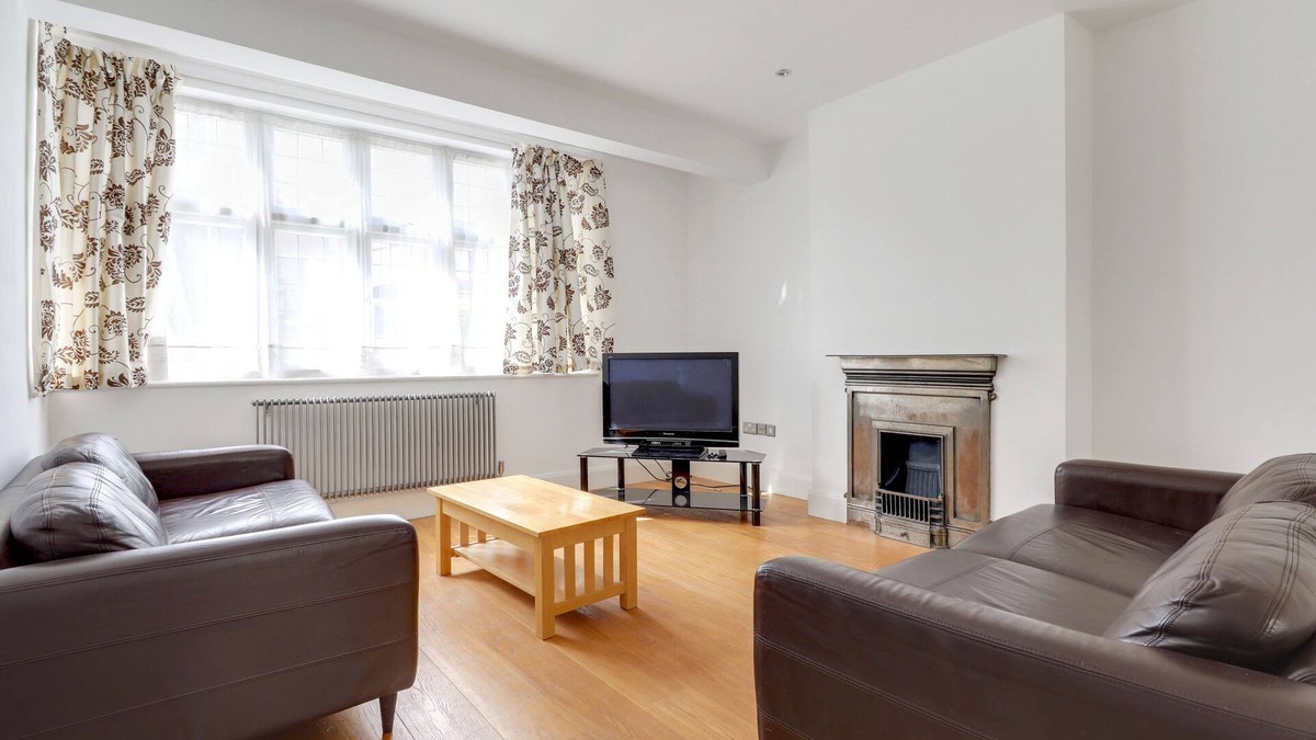North Finchley House | Beautiful London home with easy access to London attractions
