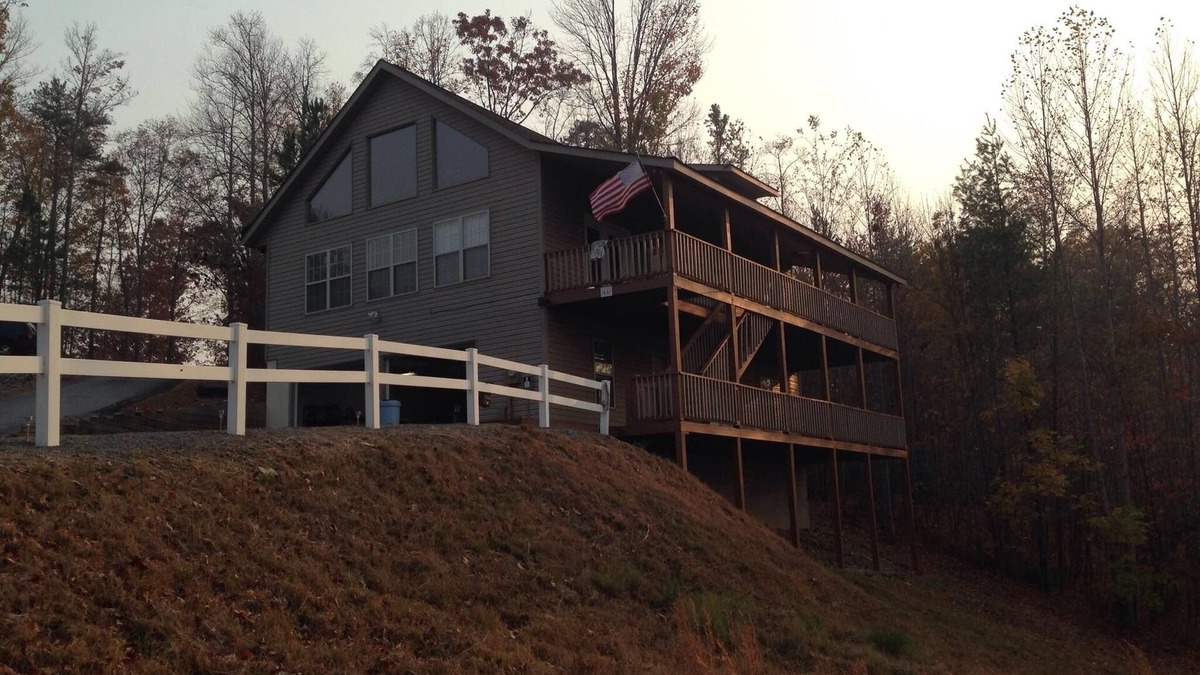 Murphy House | Beautiful Long Range Mountain Views