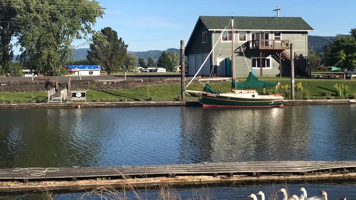 Cathlamet House | Beautiful Lower Columbia Hamlet On The Water