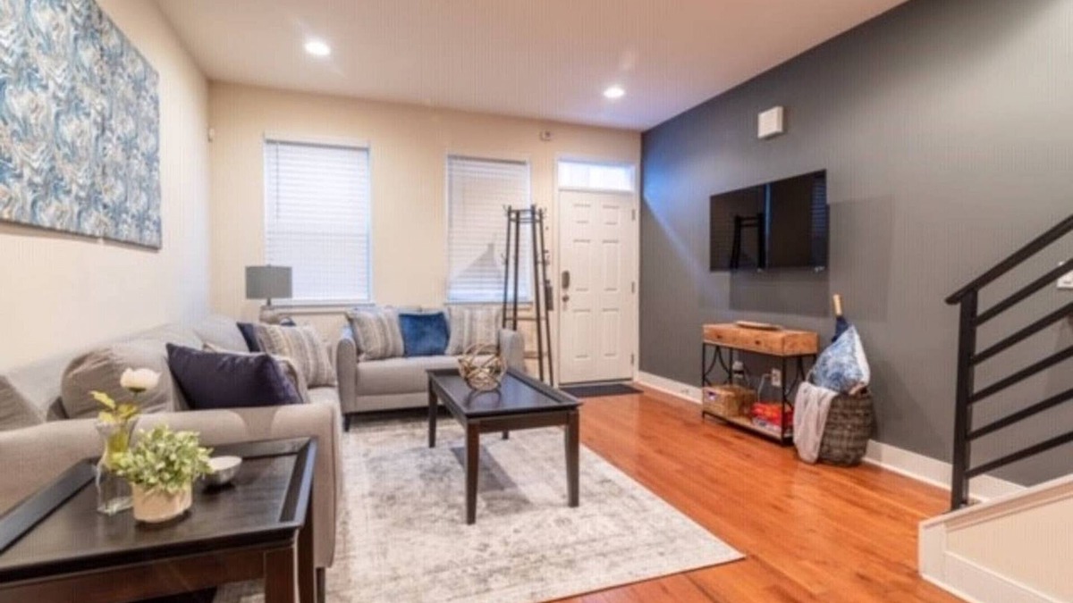 Newbold House | Beautiful Lux 4 Bedroom*Near PENN/CHOP*Roof Deck