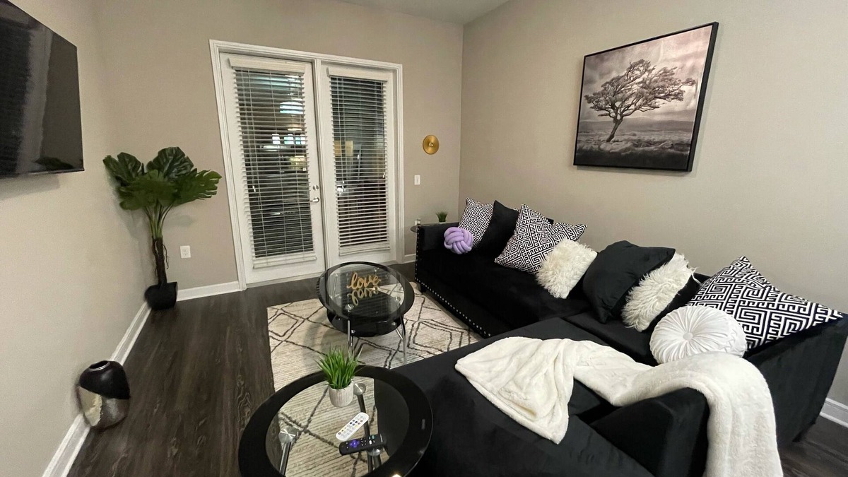 Addison Apartment | Beautiful luxury apartment with New furniture and great amenities.