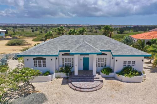 Sero Colorado Villa | Beautiful Luxury Home in Seroe Colorado