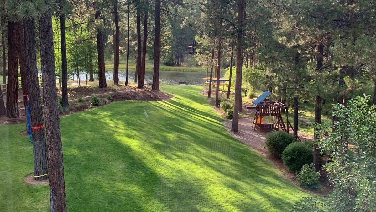 Sunriver House | Beautiful Luxury Home on the river near Sunriver, Bend, Trails, Mountains!
