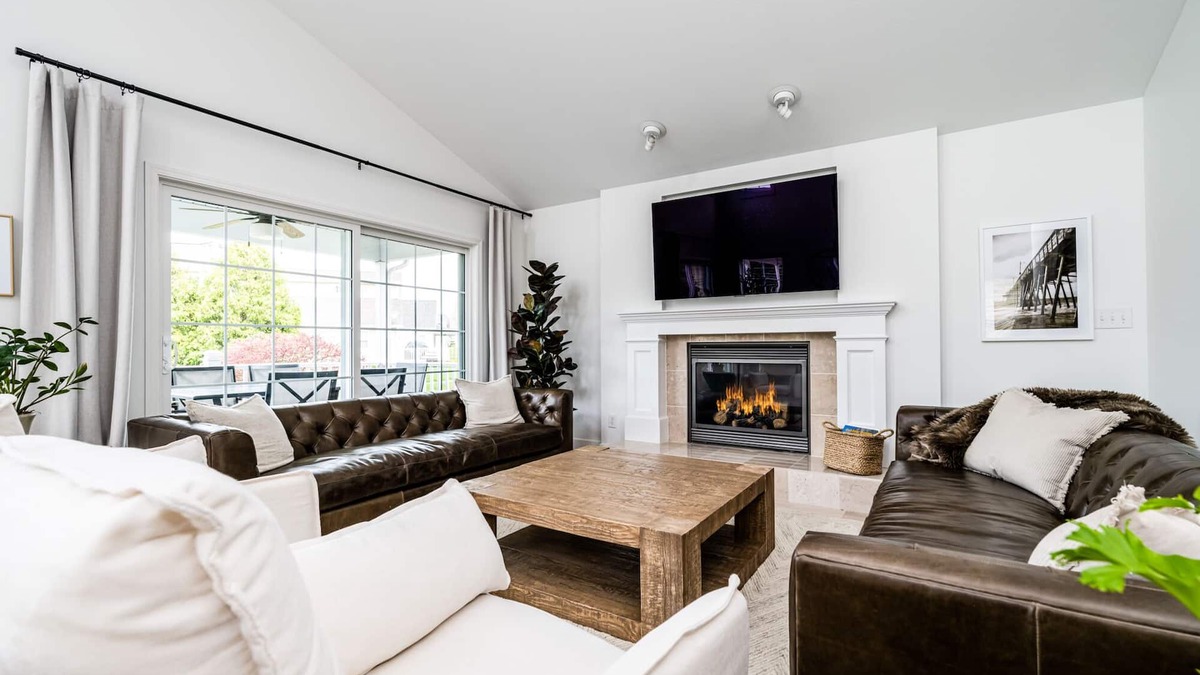 Saint Joseph House | Beautiful Luxury Home located at Island Pointe Marina! nJust 1 mile to downtown!