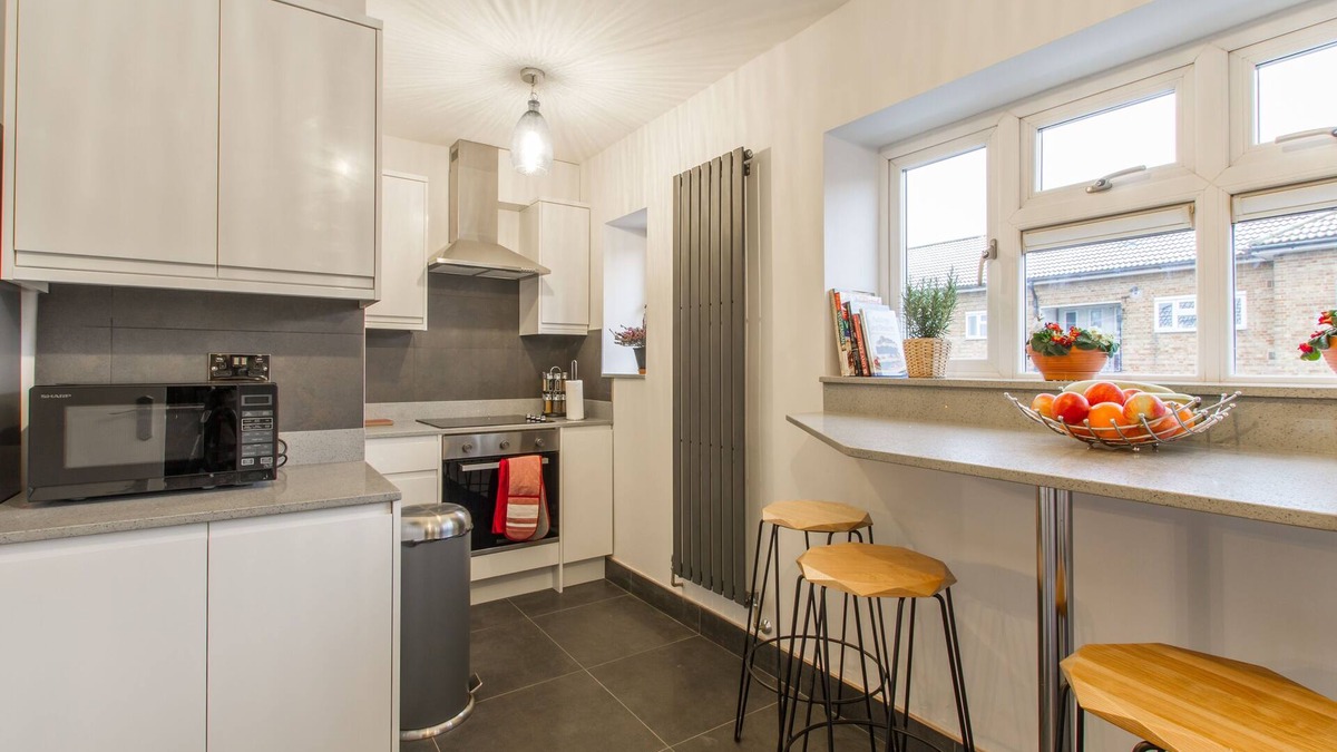 Noel Park Apartment | Beautiful Luxury London Flat - 3 minutes from Piccadilly line - sleeps 12