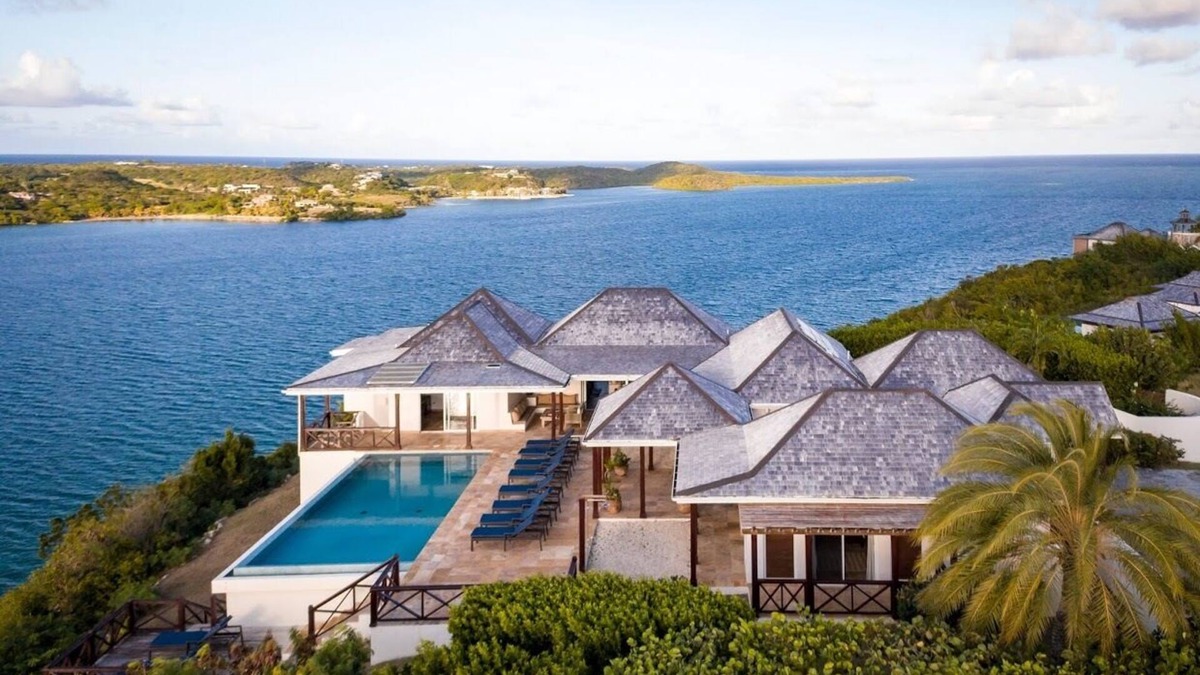 Freetown House | Beautiful Luxury Villa, Private Pool, Outdoor Lounge & BBQ, STUNNING VIEWS