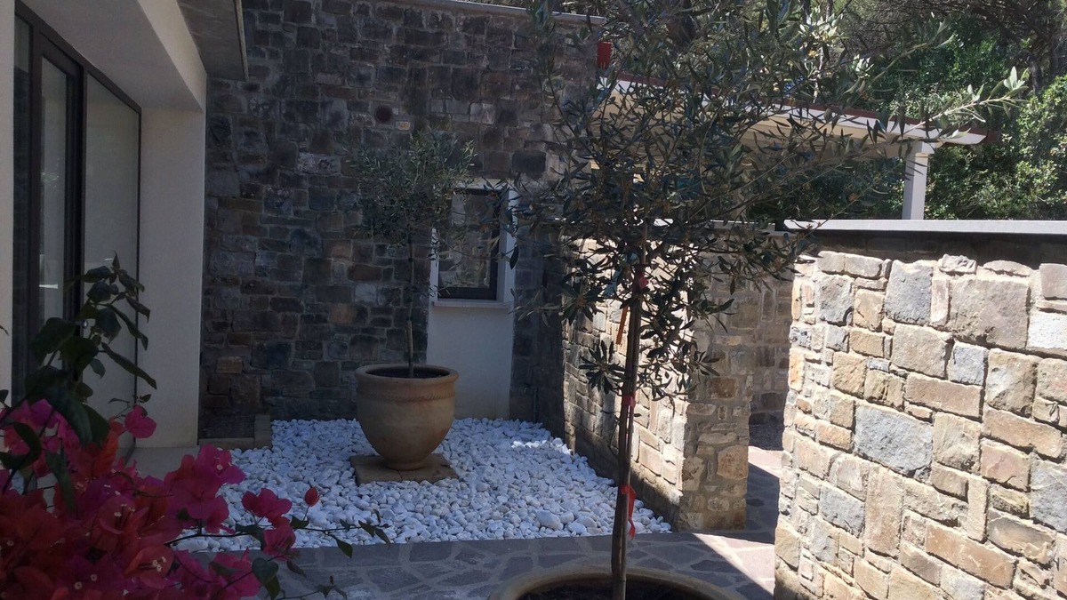 Roccamare Villa | Beautiful luxury villa in exclusive pine forest bordering mediterranean