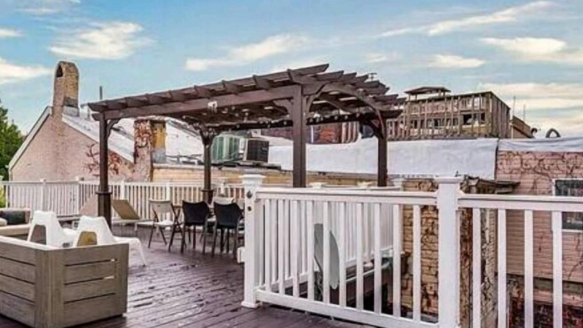 Upper Fells Point House | Beautiful Luxury waterfront Property,clean,Fully sterilized,Family oriented.