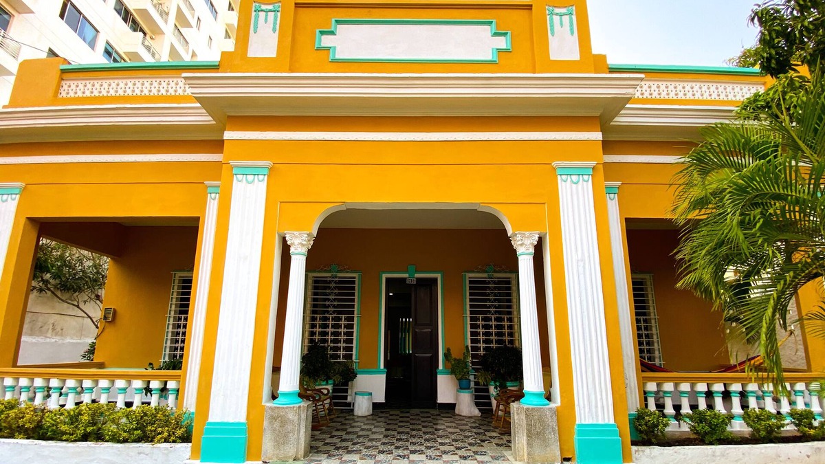 Manga House | Beautiful Mansion walk to Walled City steps from Bay and Marina
