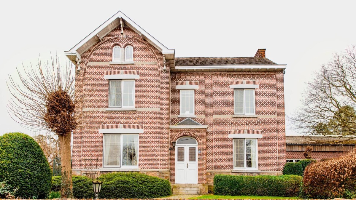 Bilzen Villa | Beautiful mansion with swimmingpool and jacuzzi