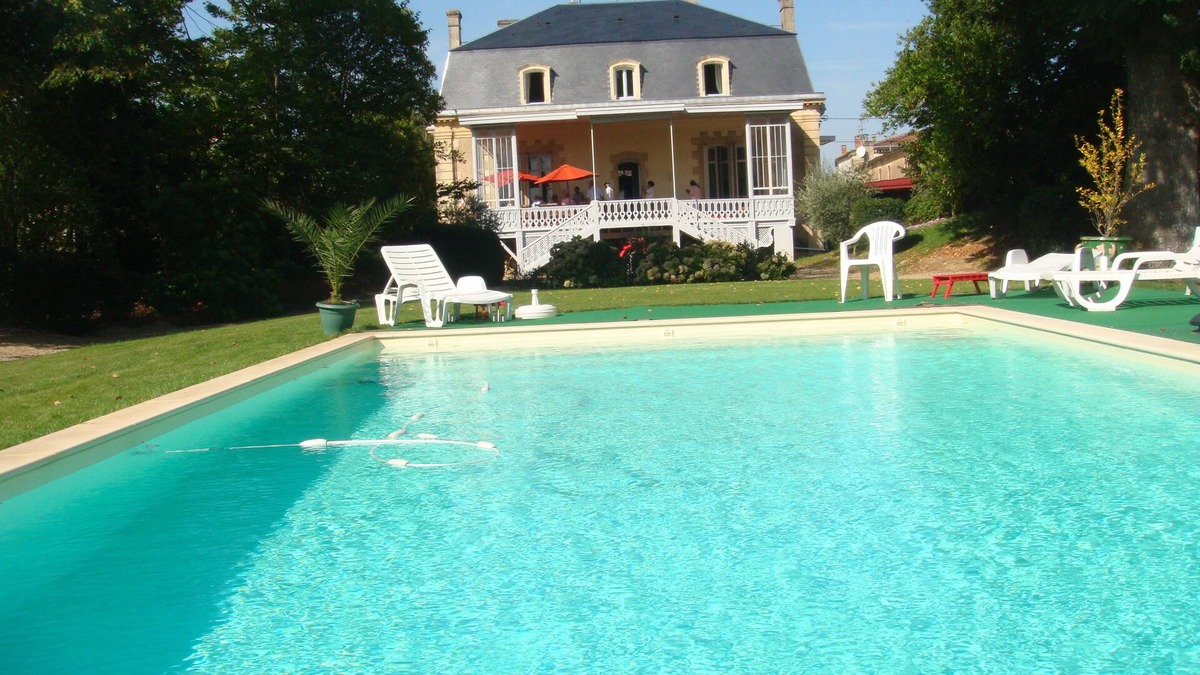 Cadillac House | Beautiful mansion with park and private pool on a Bordeaux wine estate