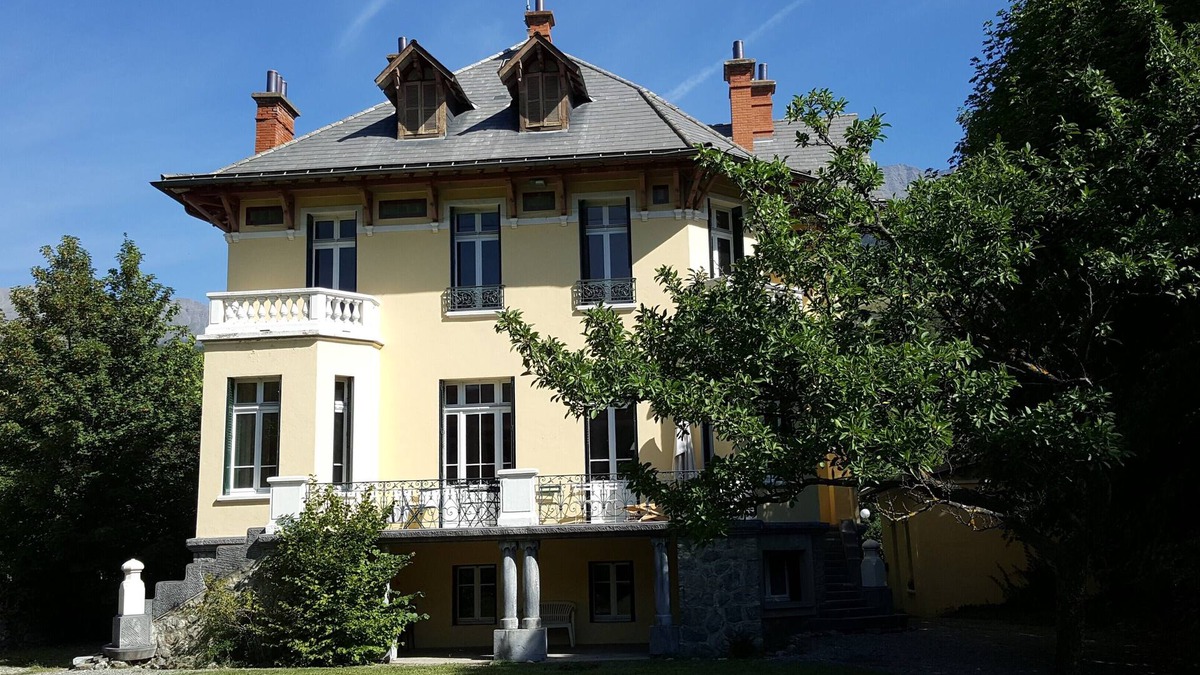 Barcelonnette Villa | beautiful mexican villa lots of charm