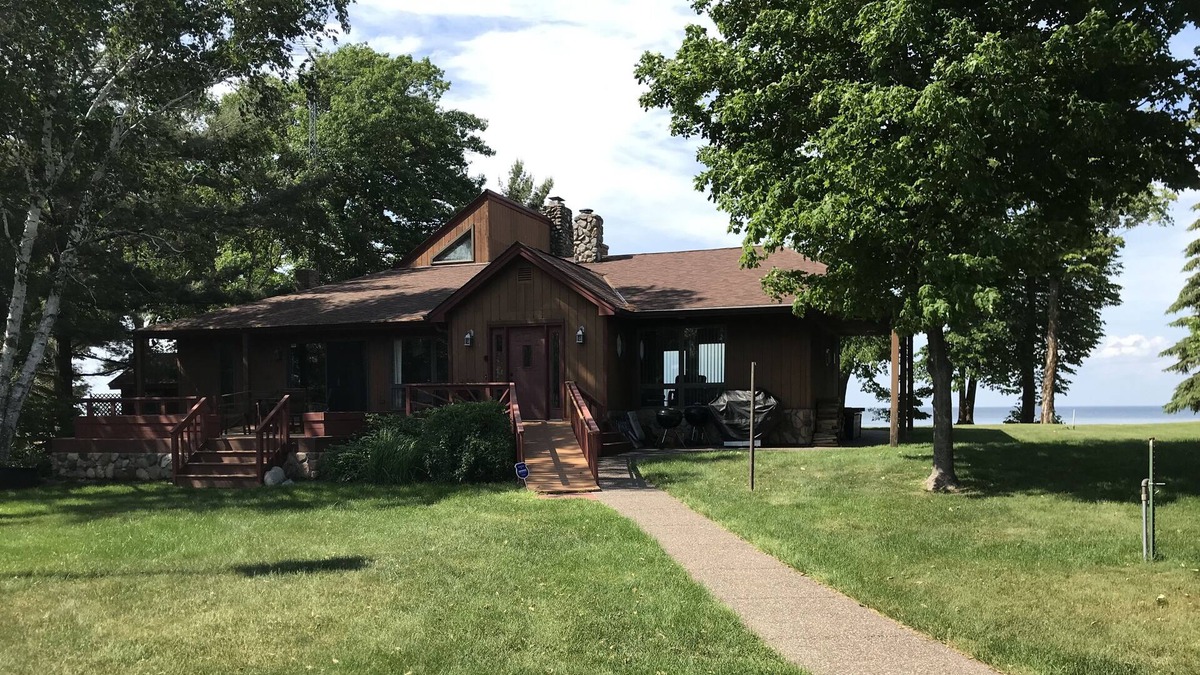 Onamia House | Beautiful Mille Lacs lake home