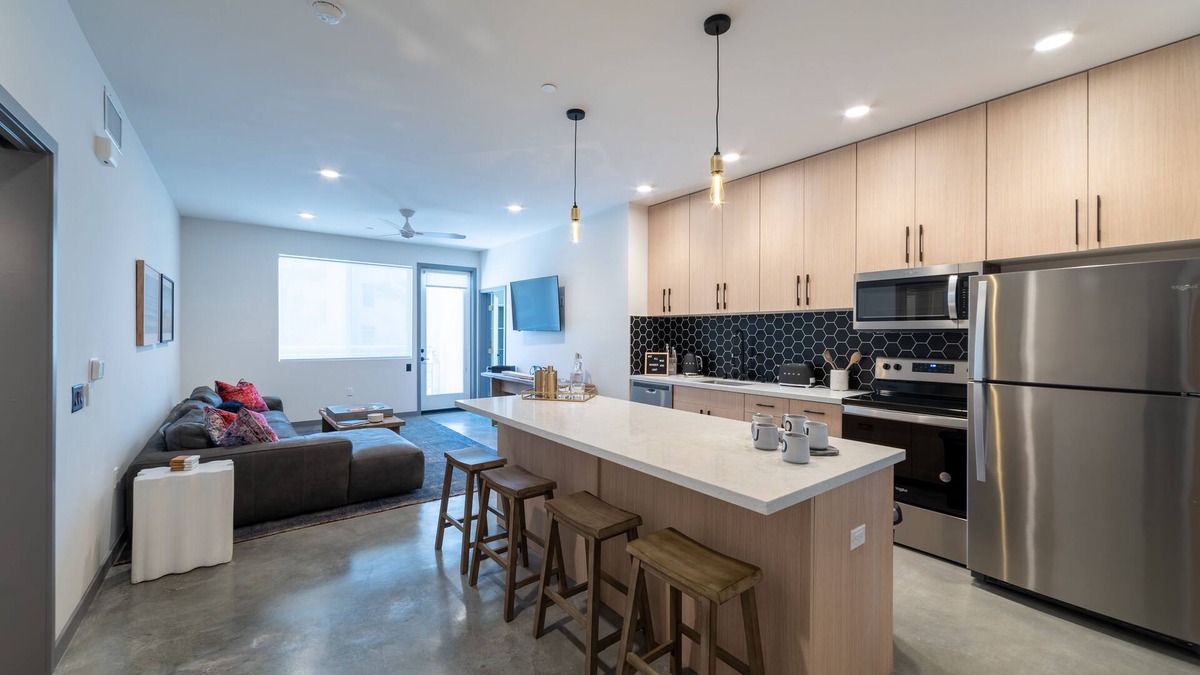 Vista Apartment | Beautiful Modern 2-Bed in DT Vista!