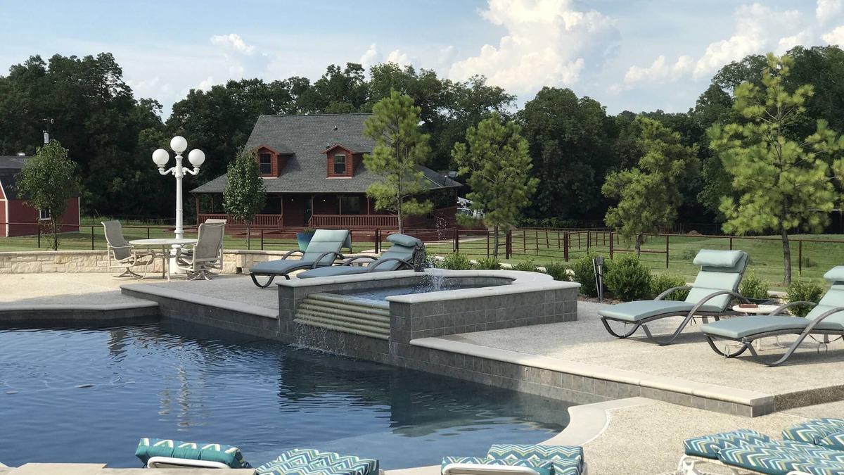 Mesquite Cabin | Beautiful Modern 3-Bedroom Red Cedar Cabin