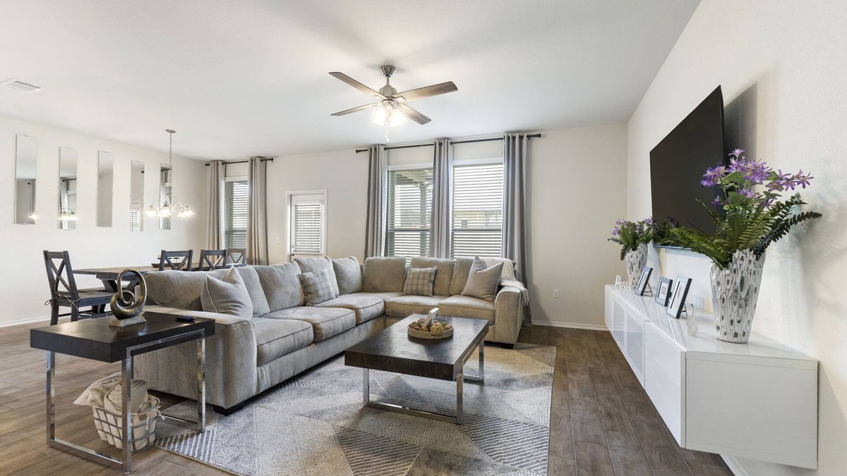 Manor House | Beautiful Modern and Spacious 4BR Home