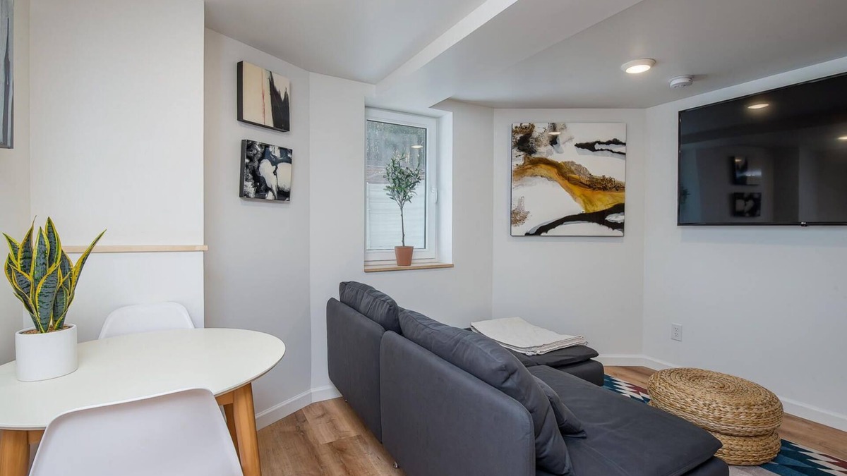 Speer Apartment | Beautiful Modern Apartment in Central Denver