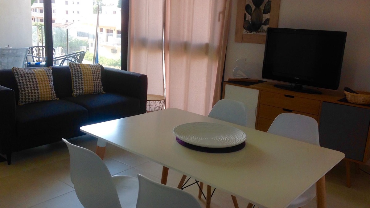 Santa Margarida Apartment | BEAUTIFUL MODERN APARTMENT/SWIMMING POOL/100 M BEACH ROSES SANTA MARGARITA