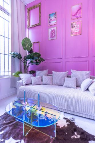 Porte-Saint-Martin Apartment | Beautiful Modern Barbie flat in Paris