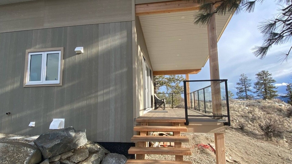 Okanagan-Similkameen Cabin | Beautiful modern cabin on 3 acres on Anarchist Mtn Quiet, private w lake view